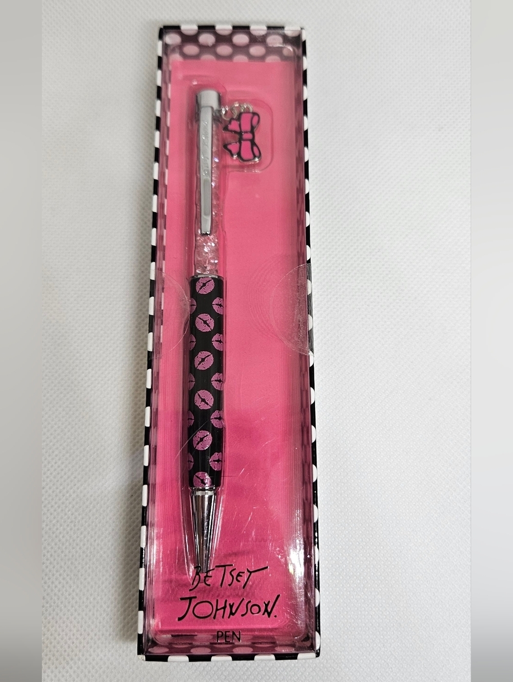 Betsey Johnson Crystal Pen Black Kiss Print With Bow Charm